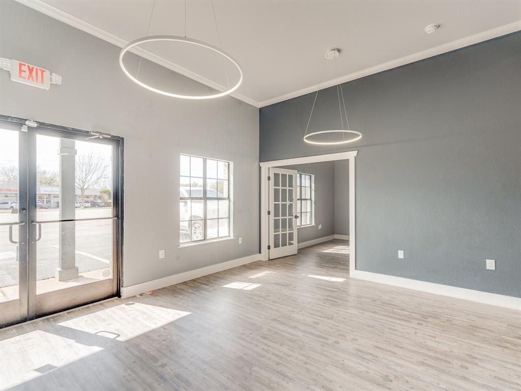 525 E Main St, Midlothian, TX 76065